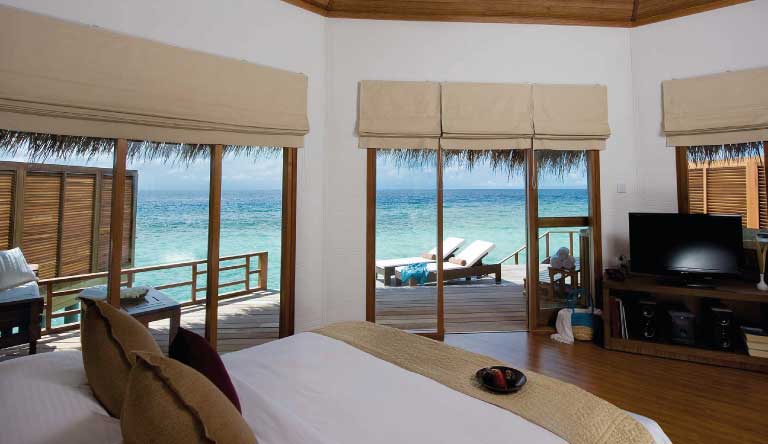 Kuramathi-Island-Resort-Water-Villa1