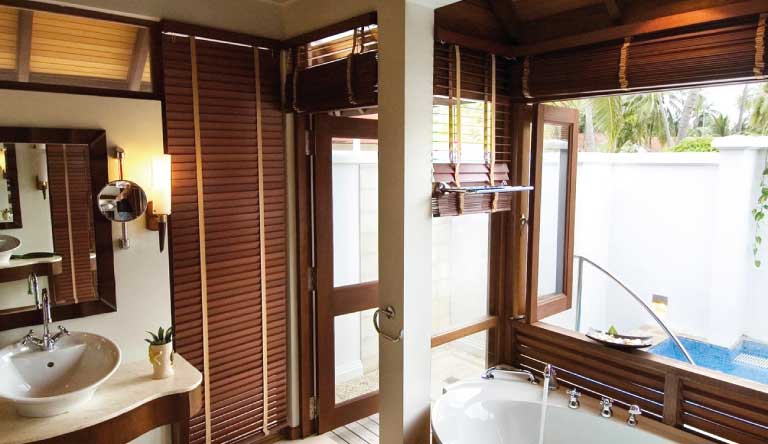 Kurumba-Maldives-Beach-Villa1