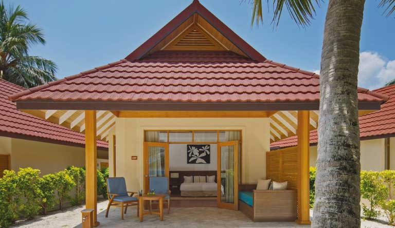 Kurumba-Maldives-Beachfront-Deluxe-Bungalow2