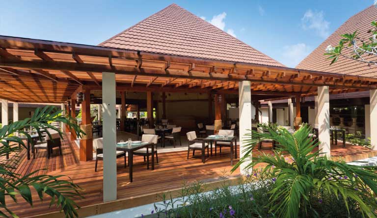 Kurumba-Maldives-Cafe1