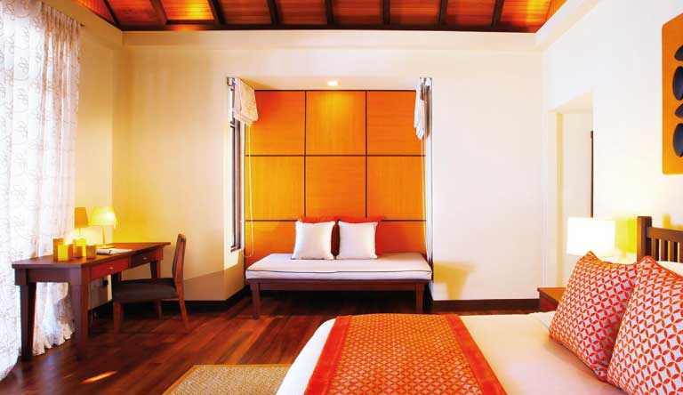 Kurumba-Maldives-Deluxe-Bungalow