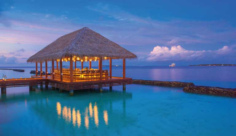 Kurumba-Maldives-Restaurant
