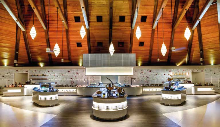 Kurumba-Maldives-Restuarant-Vihamanaa1