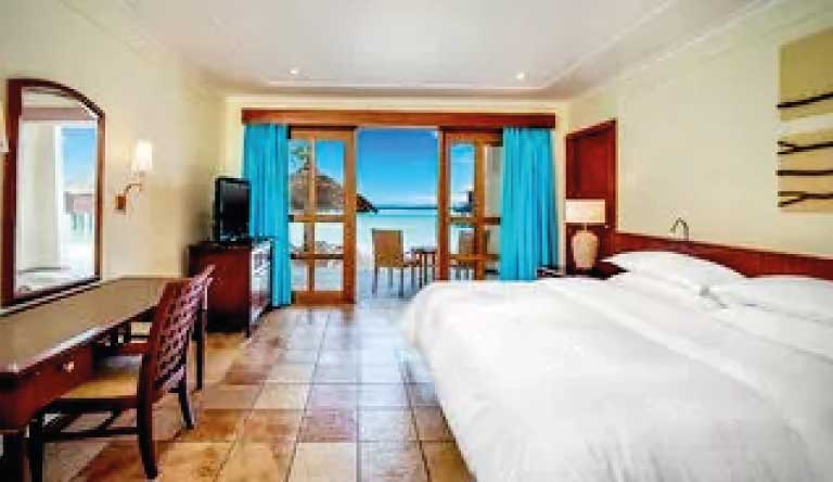 Sheraton-Maldives-Full-Moon-Resort-and-Spa-Deluxe-Room