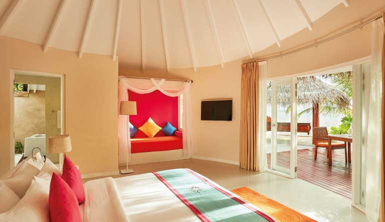 Vilu-Reef-Beach-Spa-and-Resort-Jacuzzi-Deluxe-Beach-Villa1