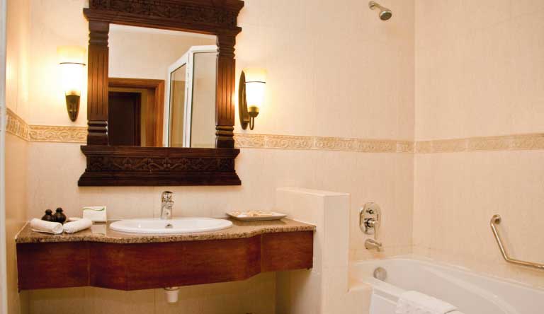 Aanari-Hotel-and-Spa-Club-Room-Washroom