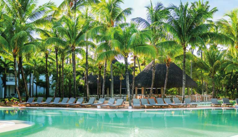 Canonnier-Beachcomber-Golf-Resort-and-Spa-Pool