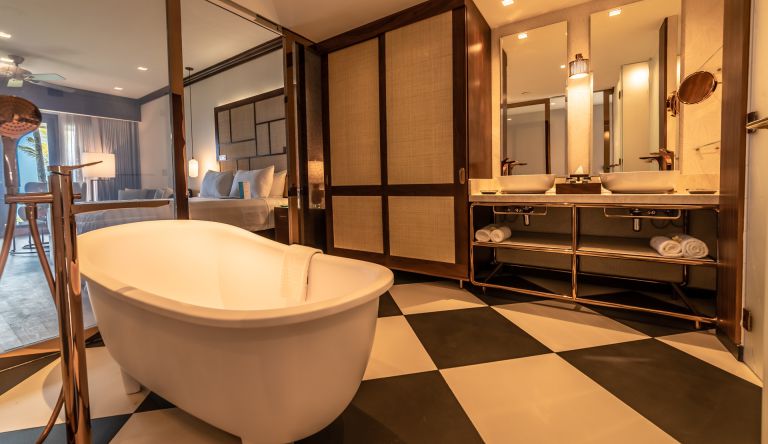 Le-Meridien-Ile-Maurice-Beachfront-Premium-Room-Bathroom