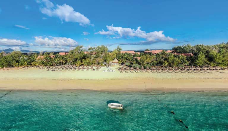 Maritim-Crystals-Beach-Hotel-Beach-view3