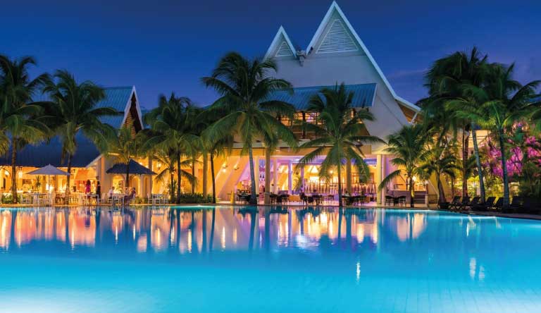 Victoria-Beachcomber-Resort-and-Spa-Pool-Night-View1
