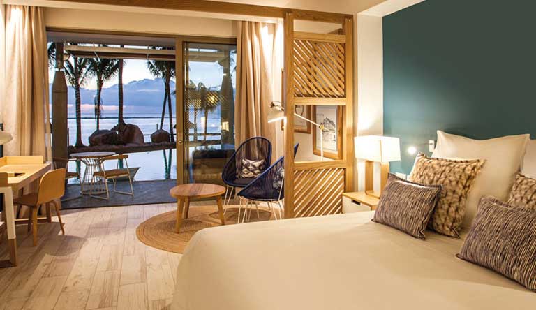 Victoria-Beachcomber-Resort-and-Spa-Swim-Up-Room