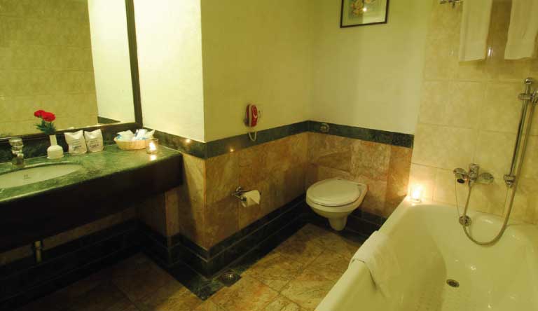 Grand-Hotel-Bathroom1