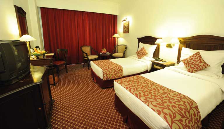 Grand-Hotel-Deluxe-Twin-Room