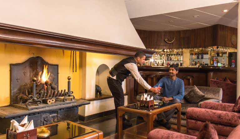 Hotel-Shangri-La-Bar1