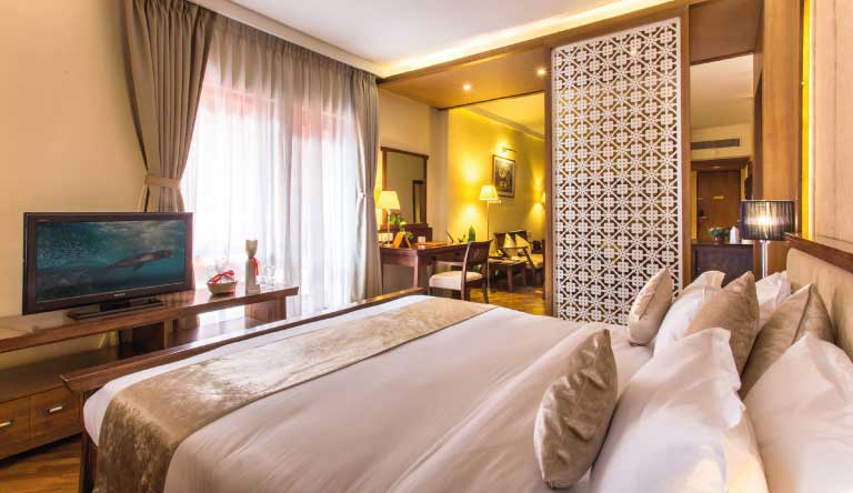 Hotel-Shangri-La-Junior-Suite