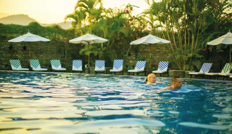 Hotel-Shangri-La-Pool1