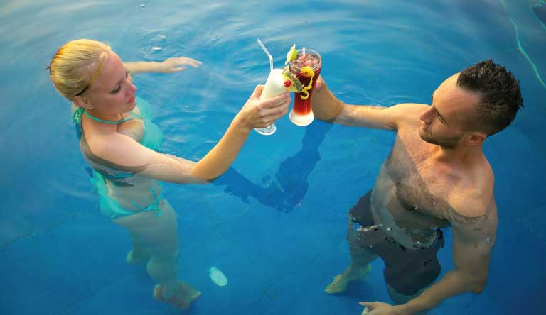 Hotel-Shangri-La-Pool2