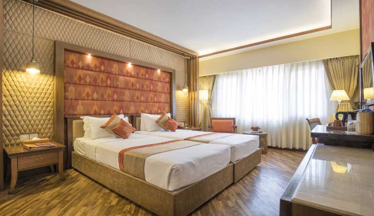 Hotel-Shangri-La-Room2