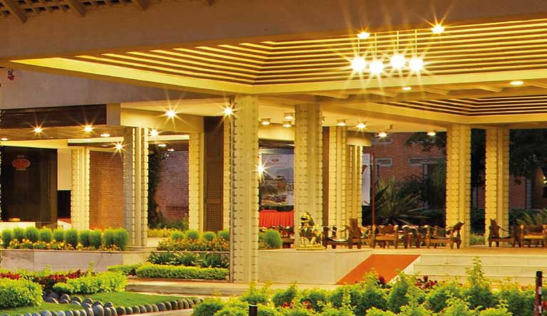 Hotel-Soaltee-Crowne-Plaza-Entrance