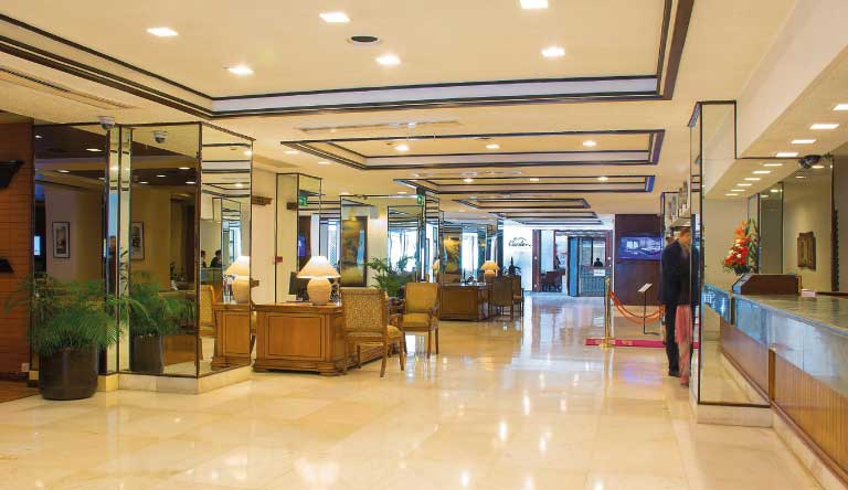 Hotel-Soaltee-Crowne-Plaza-Lobby