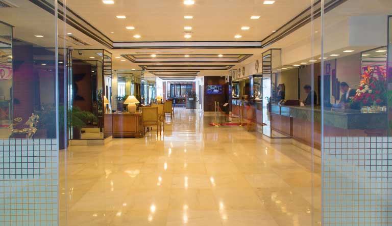 Hotel-Soaltee-Crowne-Plaza-Lobby1