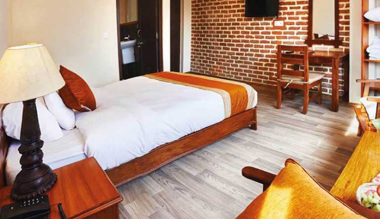 Hotel-Temple-Inn-Room2