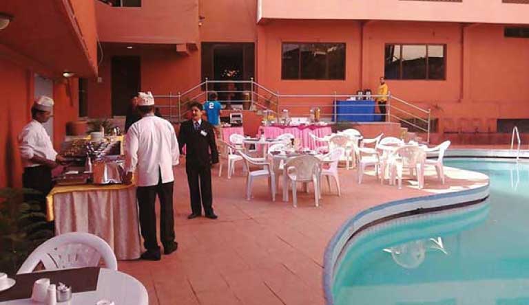 Hotel-Vaishali-Pool2