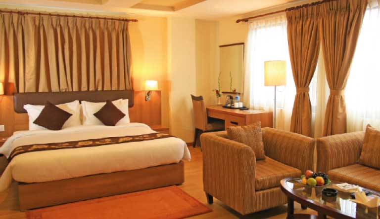 Mirage-Lords-Inn-Suite-Room