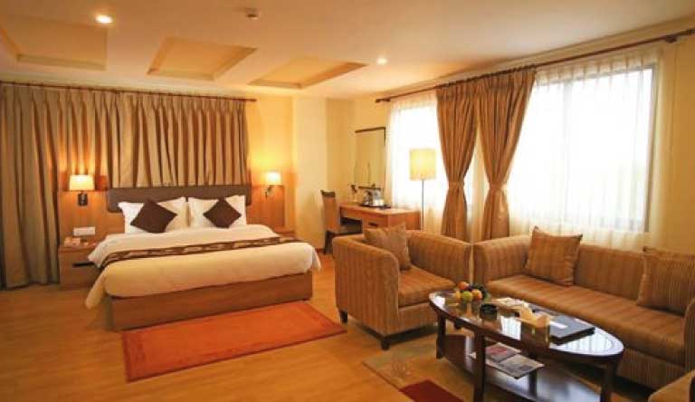 Mirage-Lords-Inn-Suite-Room1