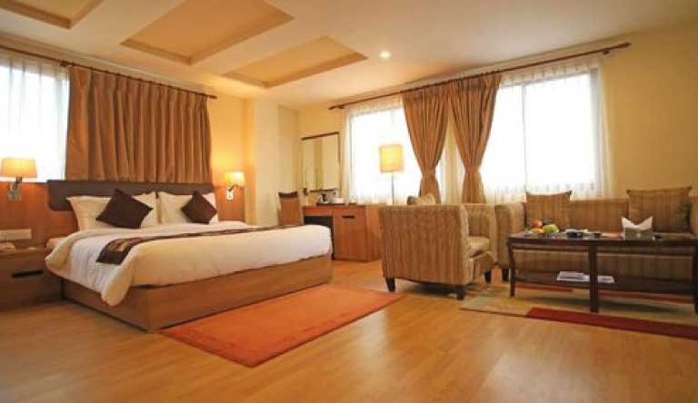 Mirage-Lords-Inn-Suite-Room2