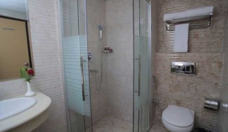 Mirage-Lords-Inn-Suite-Room3