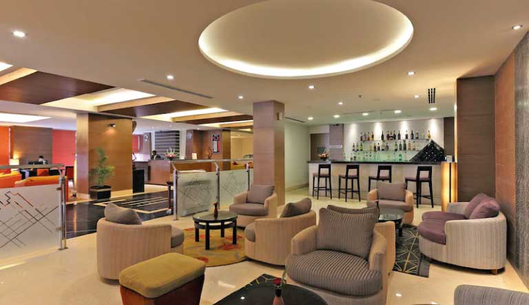 Radisson-Hotel-Lobby-Garden