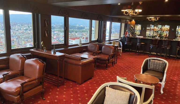 The-Everest-Hotel-Bar
