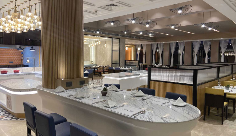 The-Everest-Hotel-Cafe1