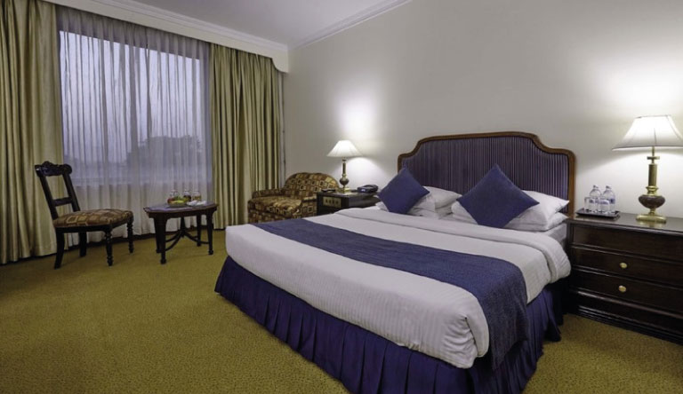 The-Everest-Hotel-Deluxe-King-Room