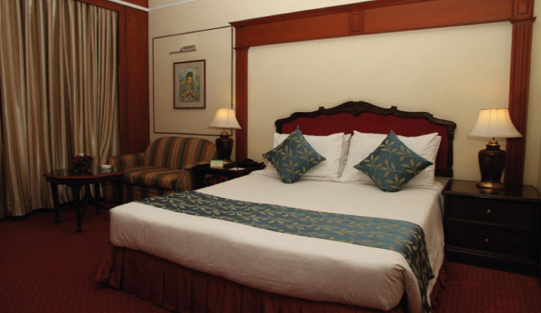 The-Everest-Hotel-Deluxe-King-Room1
