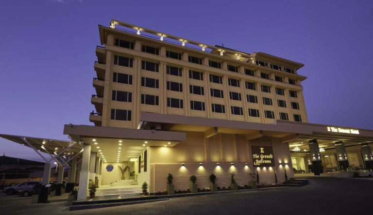 The-Everest-Hotel-Exterior