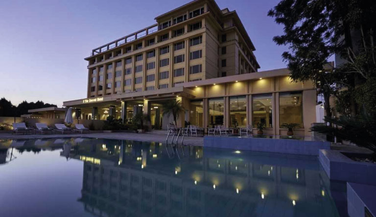 The-Everest-Hotel-Pool