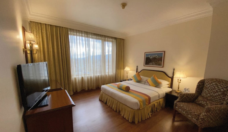 The-Everest-Hotel-Suite-Room2