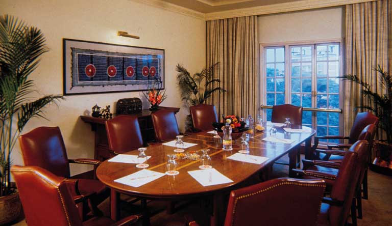 Yak-and-Yeti-Club-Shangri-La1