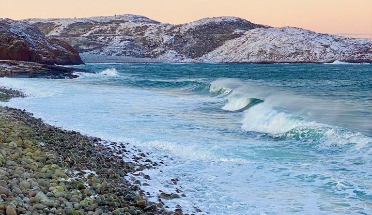 murmansk-dragon-egg-beach