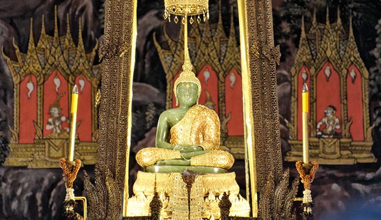 emerald-buddha-bangkok-thailand