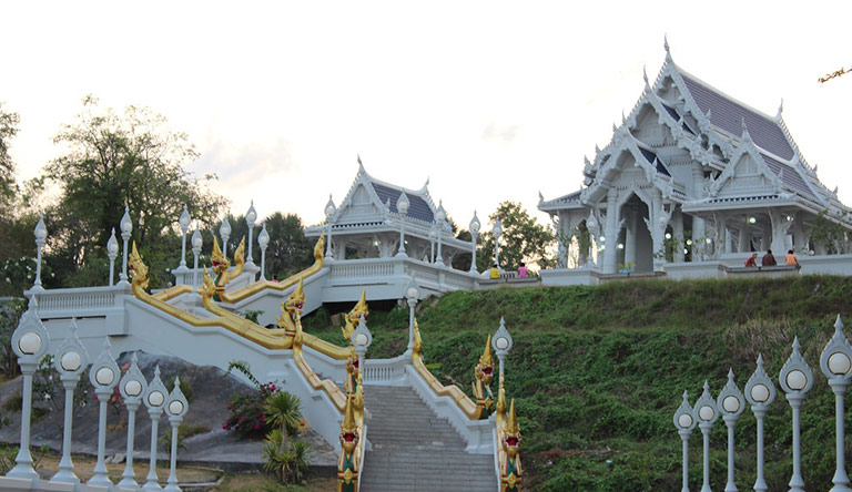 wat-kaew-korawaram-temple-krabi-thailand