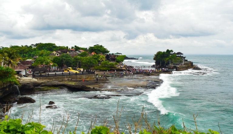tanah lot temple